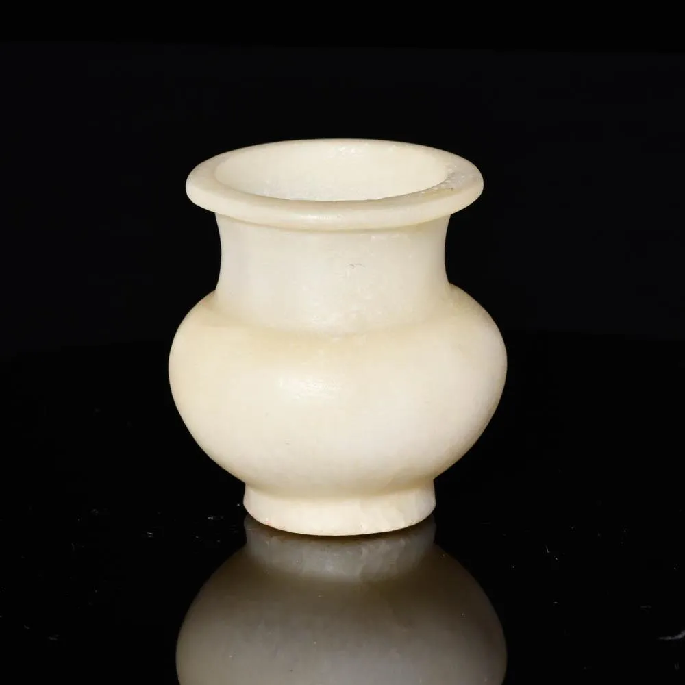An exceptional Egyptian Alabaster Vessel, 18th Dynasty, time of Hatshepsut, ca. ca. 1492–1425 BCE