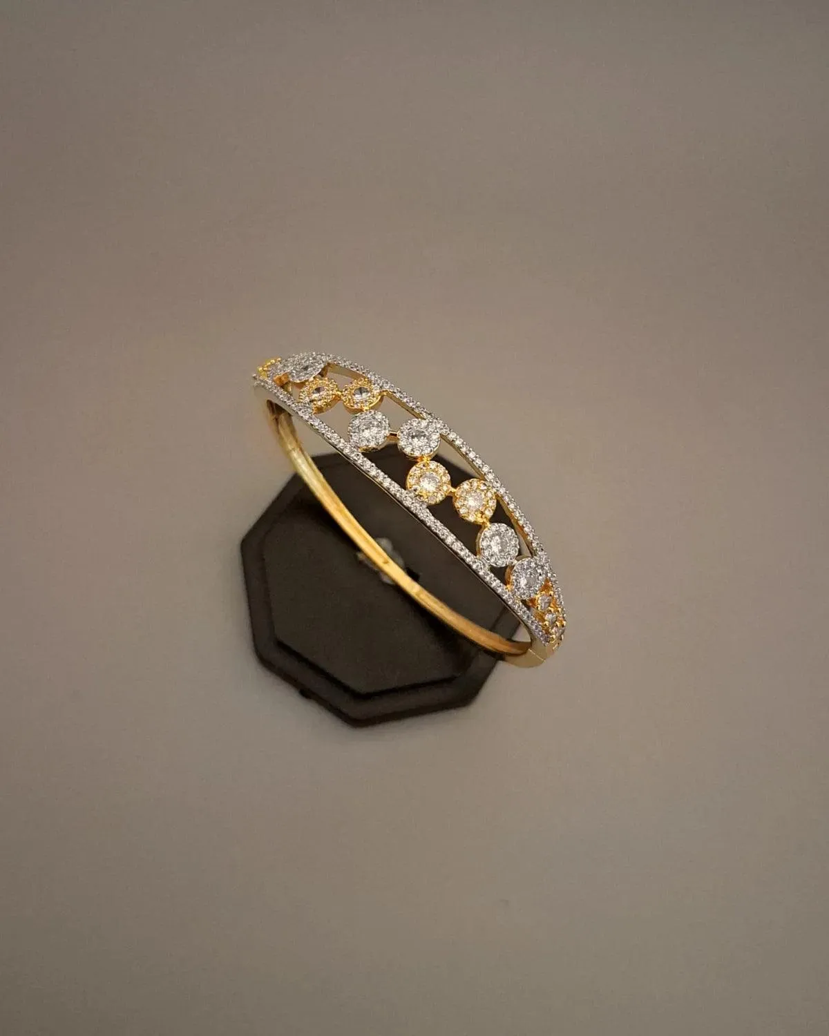 Zevarly Subhi Two Tone Openable Universal Size AD Bracelet